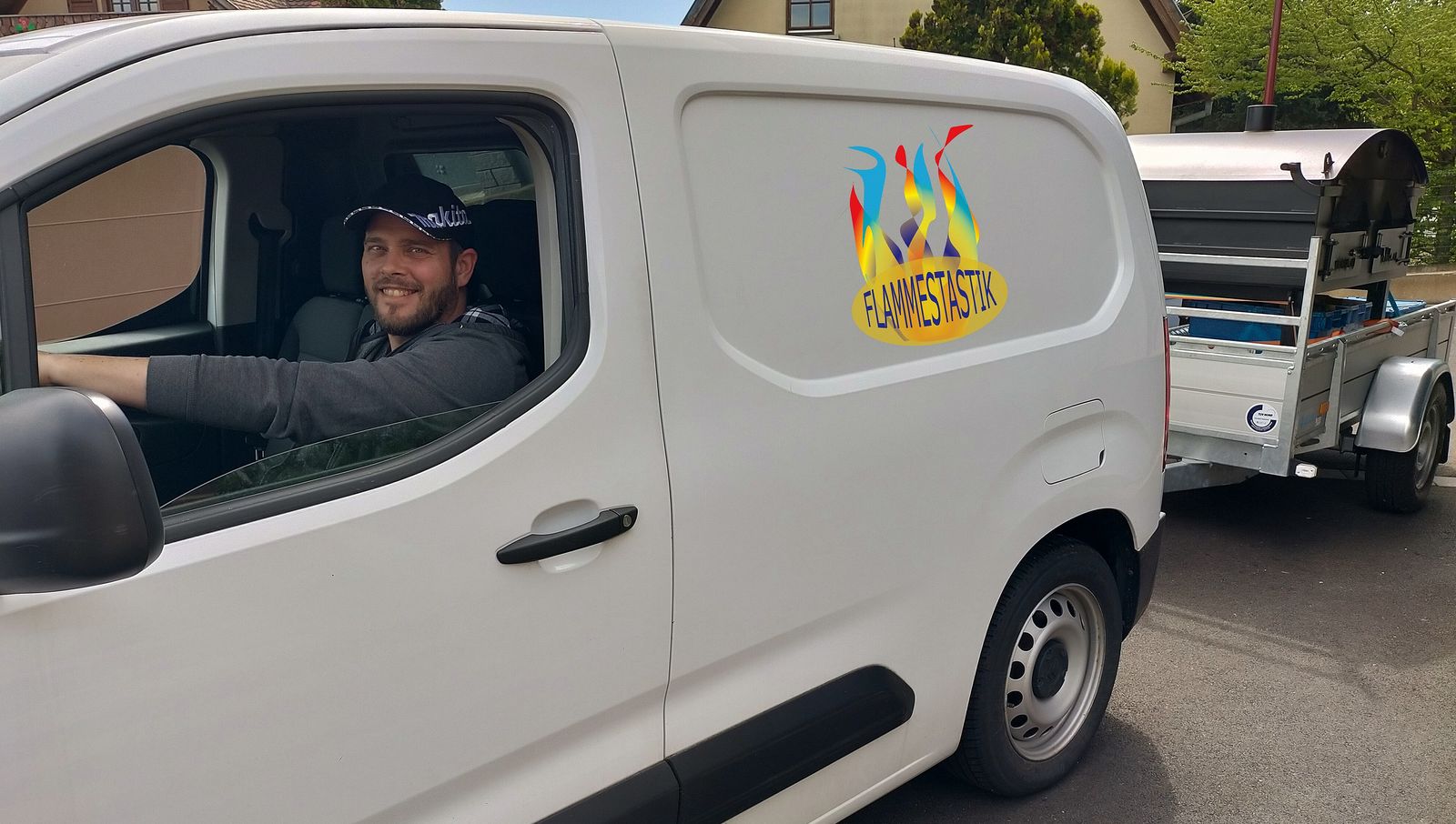 Photo de voiture et four  bois sur remorque